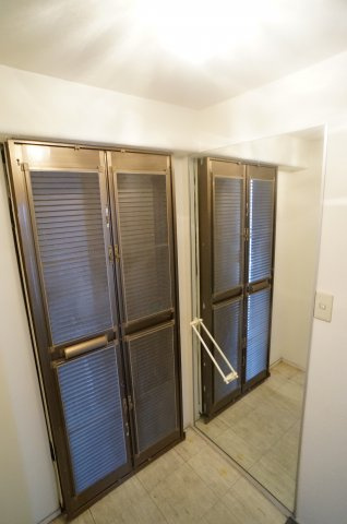 ジャルダン宝塚中山台弐番館Ｂ棟の玄関