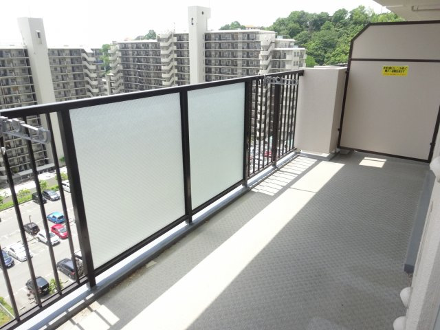 ジャルダン宝塚中山台弐番館Ｂ棟のバルコニー