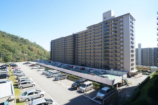 ジャルダン宝塚中山台弐番館Ｂ棟の外観