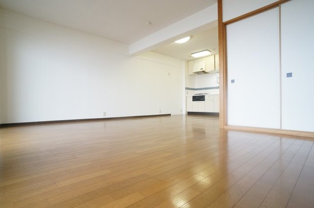 ジャルダン宝塚中山台弐番館Ｂ棟の居間・リビング