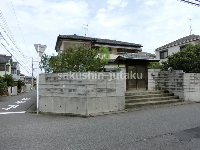 八千代市八千代台西１０丁目　中古戸建　の前面道路含む現地写真