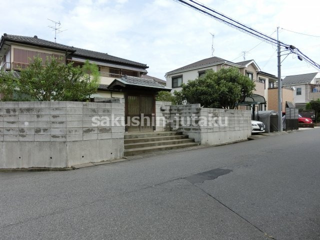 八千代市八千代台西１０丁目　中古戸建　の前面道路含む現地写真