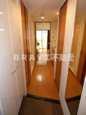 プレサンス心斎橋モデルノ　BRAVI不動産の玄関|【プレサンス心斎橋モデルノ】収納もある玄関です