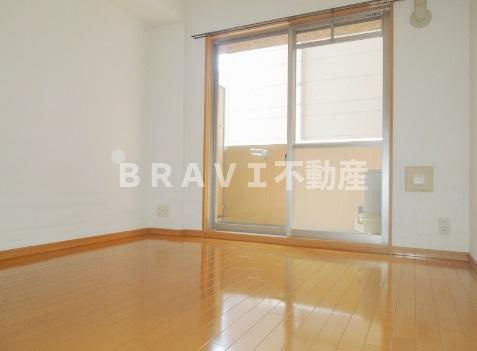 プレサンス心斎橋モデルノ　BRAVI不動産の居間・リビング|【プレサンス心斎橋モデルノ】ゆったり過ごせる居間です