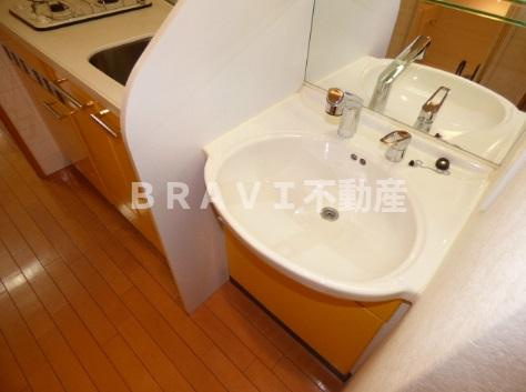 プレサンス心斎橋モデルノ　BRAVI不動産の独立洗面台|【プレサンス心斎橋モデルノ】独立洗面台です