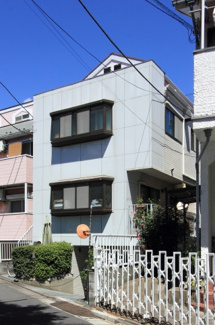 【外観】 | 閑静な住宅街に立地する日当たり良好な物件です。