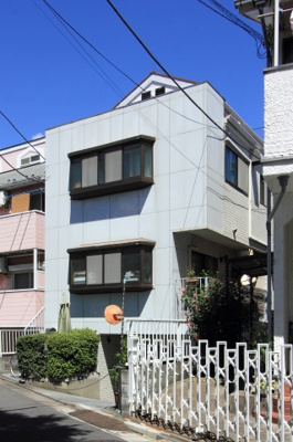 【外観】 | キューブ野方 | 閑静な住宅街に立地する日当たり良好な物件です。