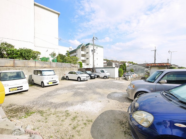 津田マンションの駐車場