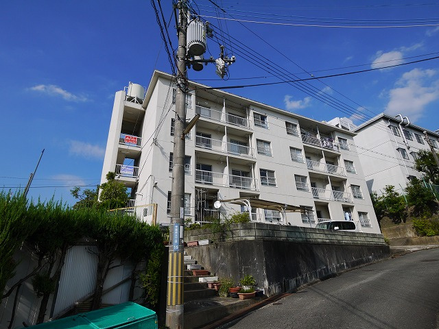 津田マンションの外観