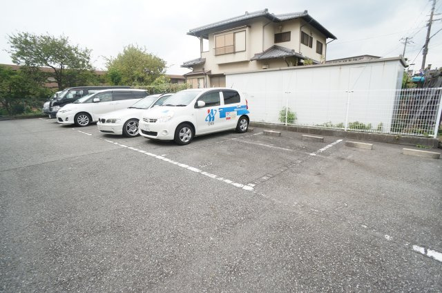 ハビタットセレッソⅢの駐車場