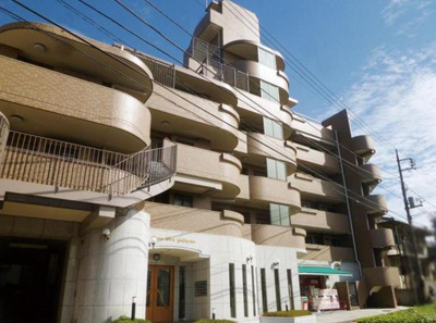 【外観】 | ライオンズシティ梶が谷 | 納戸はお子様の部屋として利用可＆2重サッシで騒音も軽減！東南向きにつき陽当たり通風良好♪