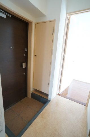 リーガルコート山本駅前の玄関