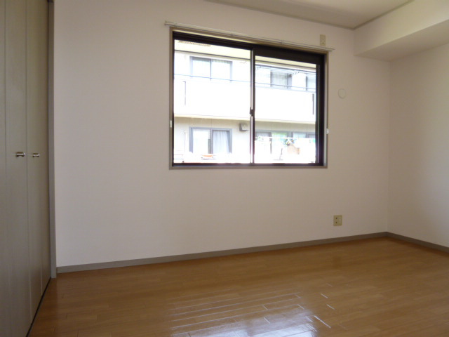 ファミーユ・ヴィラＣの寝室|洋室