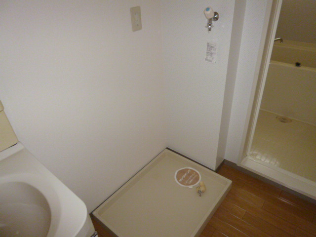 ファミーユ・ヴィラＣのその他|洗濯機置き場