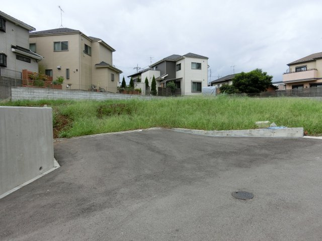 花見川区横戸町　売地　建築条件なし　約５８坪　更地の前面道路含む現地写真