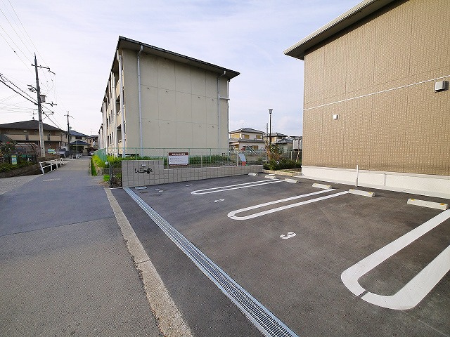 ラファミーユの駐車場|カースペースがあります