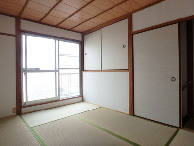 【和室】 | 前田貸家北から２軒目 | 2階和室。温かな和の空間で寛ぎの時間を過ごせます