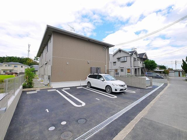 ラファミーユの駐車場|駐車スペースもあります