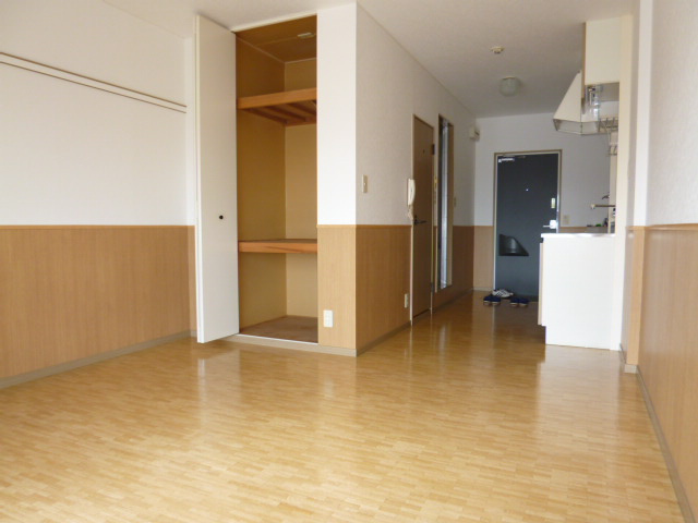 グランデカーサの居間・リビング|洋室