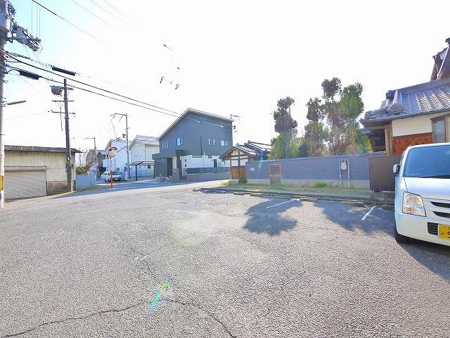 松本マンションの駐車場|駐車スペースもあります