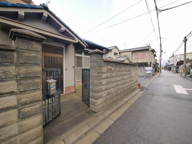 西川邸（肘塚町）のエントランス|清潔なエントランスです