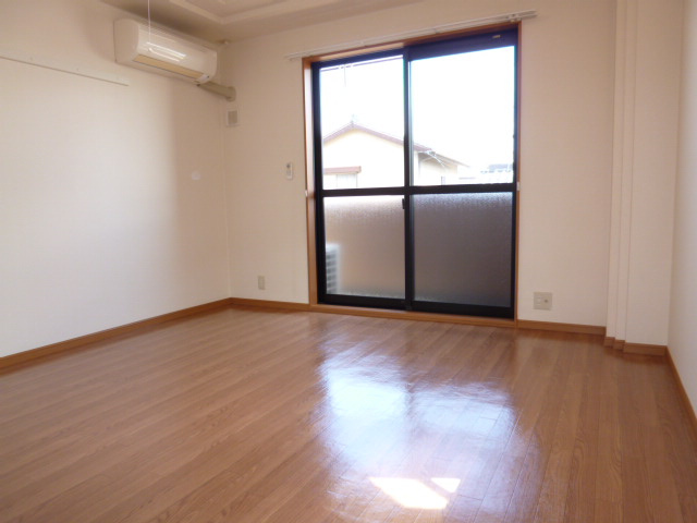 ピアッツア紗梨の居間・リビング|洋室