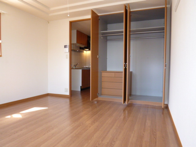 ピアッツア紗梨の居間・リビング|洋室