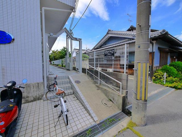 マンションフィールドナウのエントランス