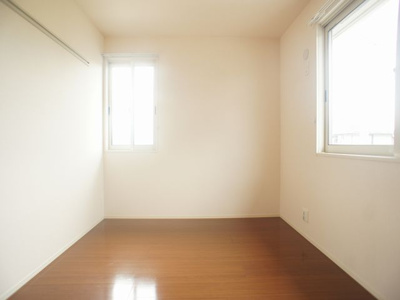 【寝室】 | ラ・カンパーニュＢ | 清潔感のあるきれいな洋間です♪