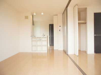 【居間・リビング】 | ラ・カンパーニュＢ | エアコン付の10帖のリビングです。