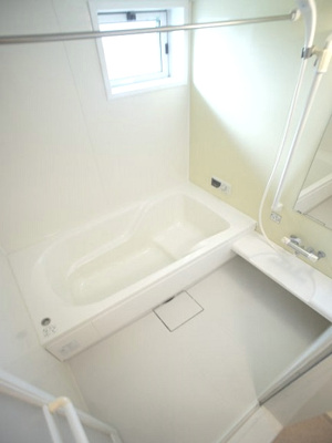 【浴室】 | ラ・カンパーニュＢ | 浴室換気乾燥機と追い焚き機能付が付いています♪