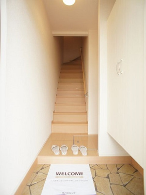 【玄関】 | ラ・カンパーニュＢ | 玄関がスッキリするシューズボックス付きです。