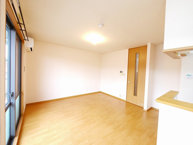 サンクコール朝和　A棟の居間・リビング|使いやすい居間です