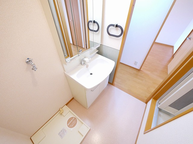 サンクコール朝和　A棟の独立洗面台|独立洗面台、朝の身支度には欠かせません