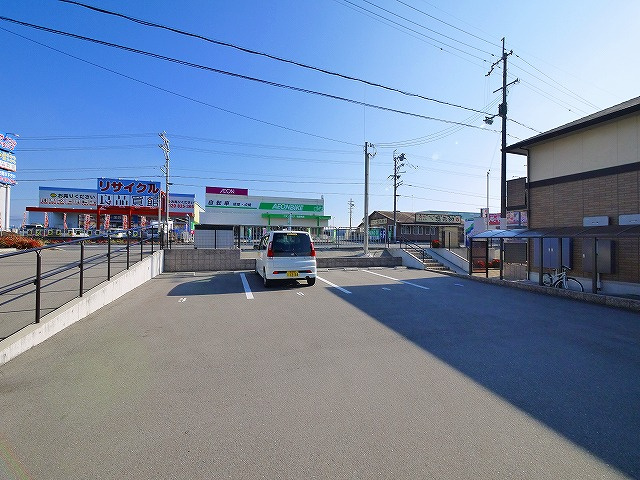 ブリリアントコートの駐車場|カースペースがあります