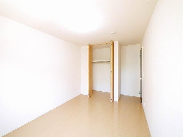 ブリリアントコートの洋室|収納スぺースの豊富な使いやすいお部屋です