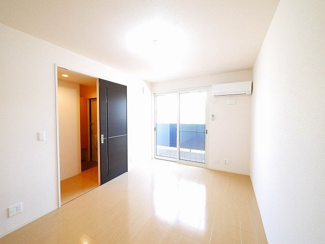 ブリリアントコートの居間・リビング|明るいリビングです