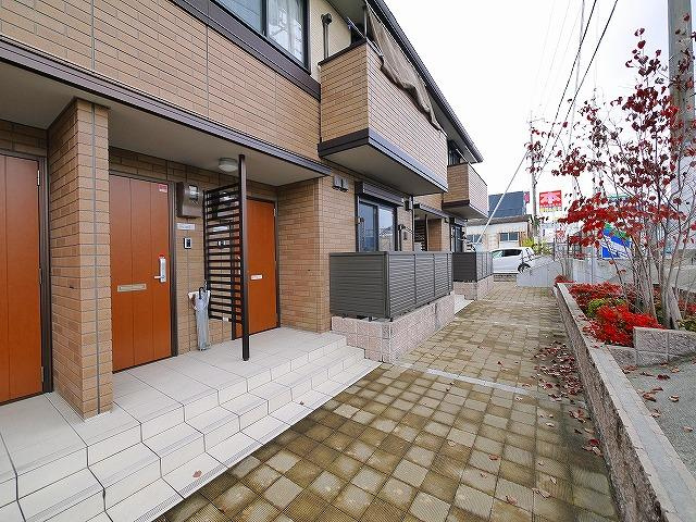 ブリリアントコートのその他共用部分|ゆとりのある共用通路は出入りもしやすいです