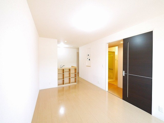 ブリリアントコートの居間・リビング|色使いがおしゃれな使いやすいリビングです