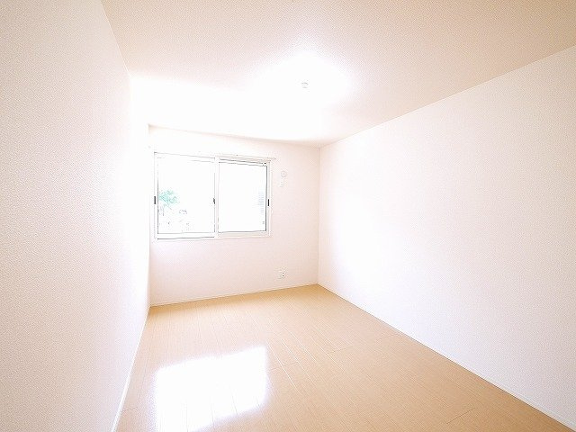 ブリリアントコートの寝室|広くて明るい寝室