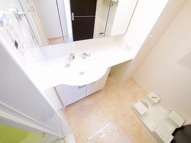 ブリリアントコートの洗面所|洗濯機が室内に置けます