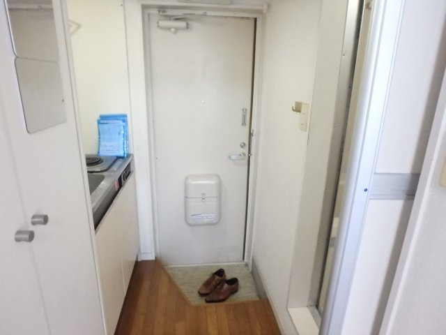 グランディ井田の玄関|※別部屋の参考写真です