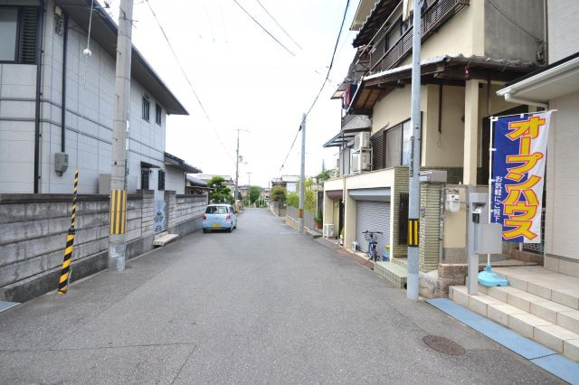 堺市北区百舌鳥西之町　中古戸建の前面道路含む現地写真