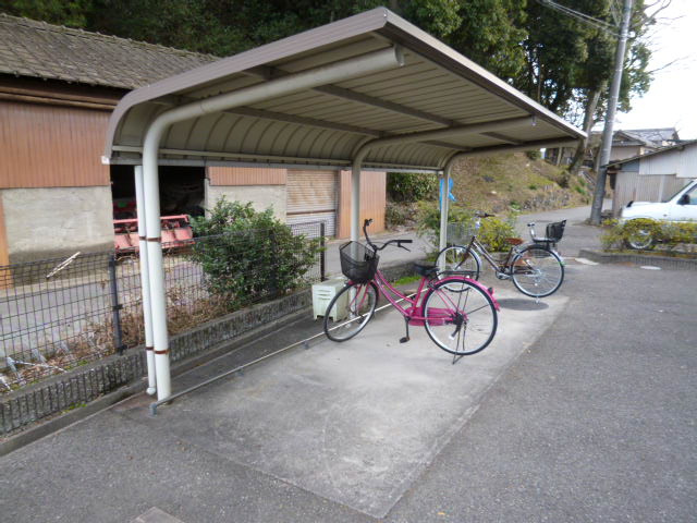 総社市井尻野のアパートのその他共用部分|自転車置き場