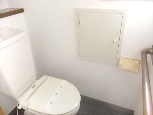 小金井市緑町4丁目貸家のトイレ