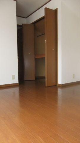 小金井市緑町4丁目貸家の収納