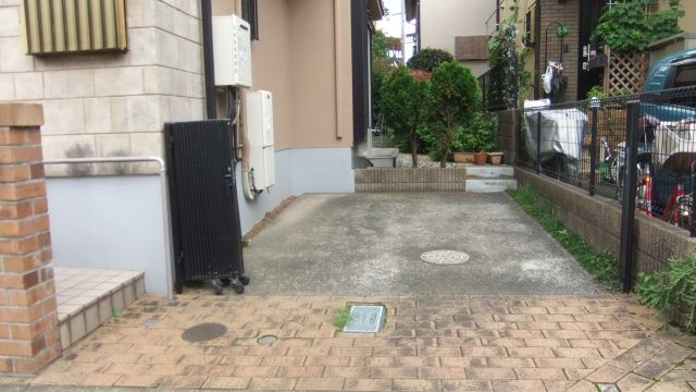 小金井市緑町4丁目貸家の駐車場