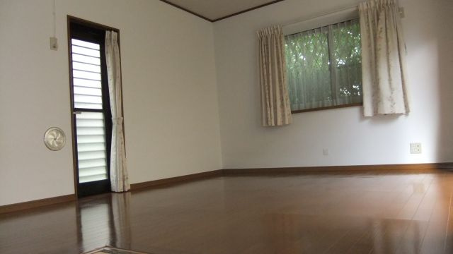 小金井市緑町4丁目貸家の洋室
