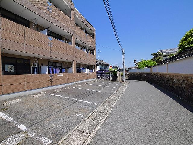 ウェストヴィレッジの駐車場|駐車場に車を止められます