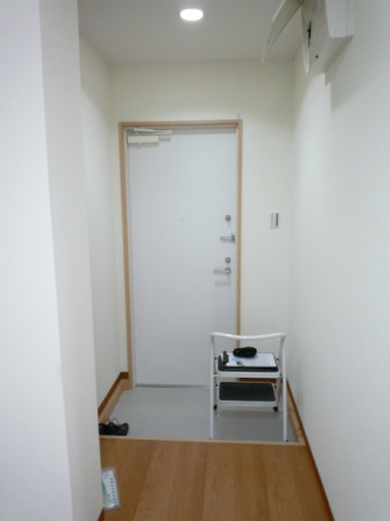 アクロス久米川222の玄関